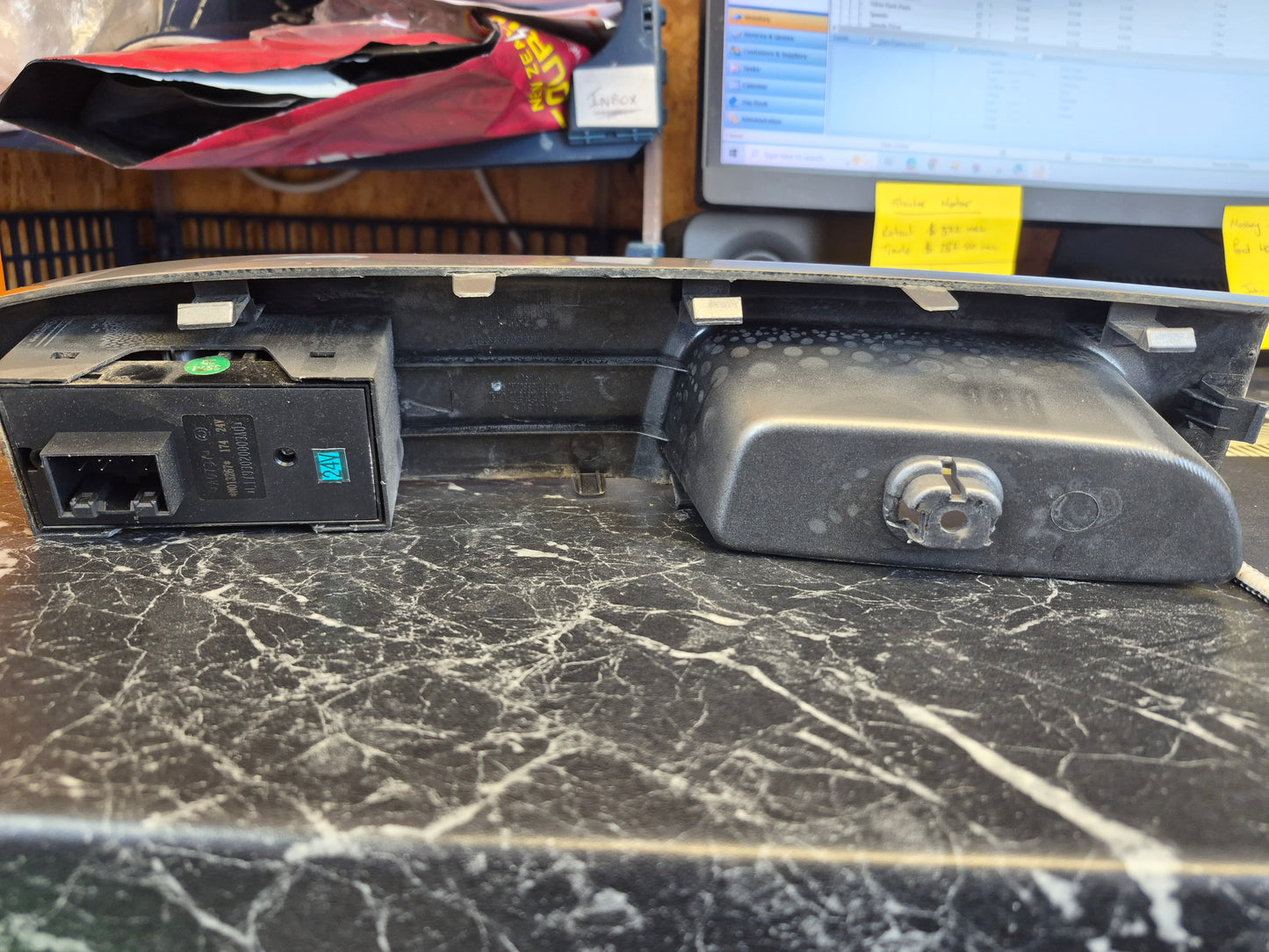 Foton 14 FOTON 318ISF BJ1078 - RH Electric Window Switch