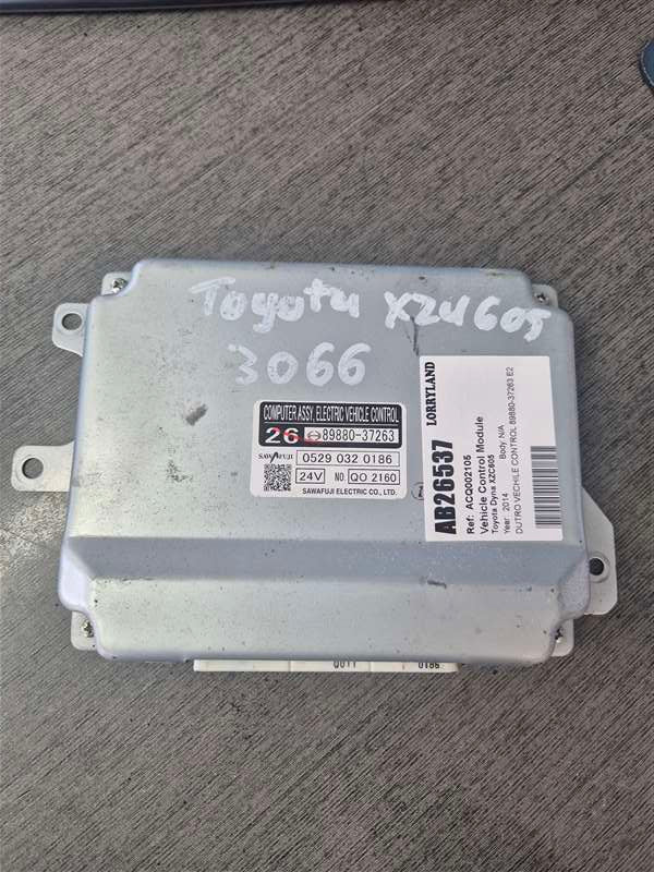 Toyota Dyna XZC605 xzc605-0008339 - Vehicle Control Module