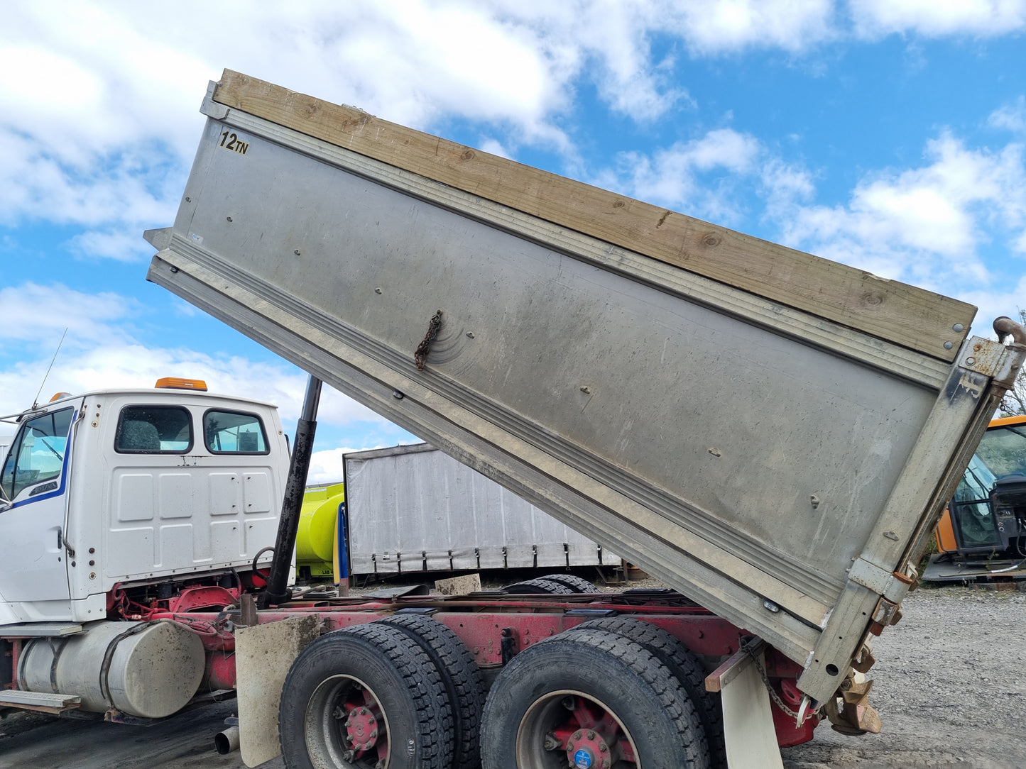 Ford Aeromax 9513 - Tipping Deck