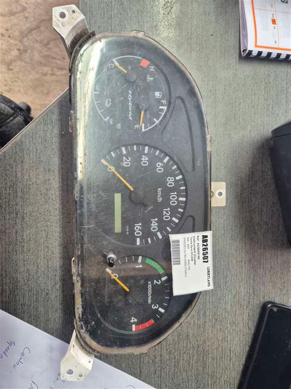 Toyota Dyna XKU348 xku348-0001045 - Instrument Cluster