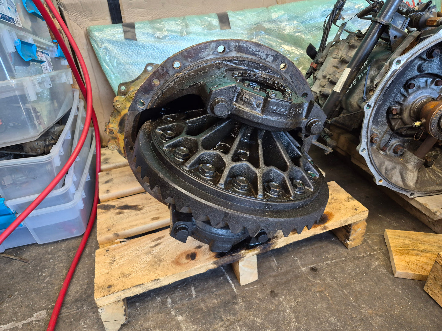 Isuzu C Series CXH CXH50 380 HP - Front Diff Head