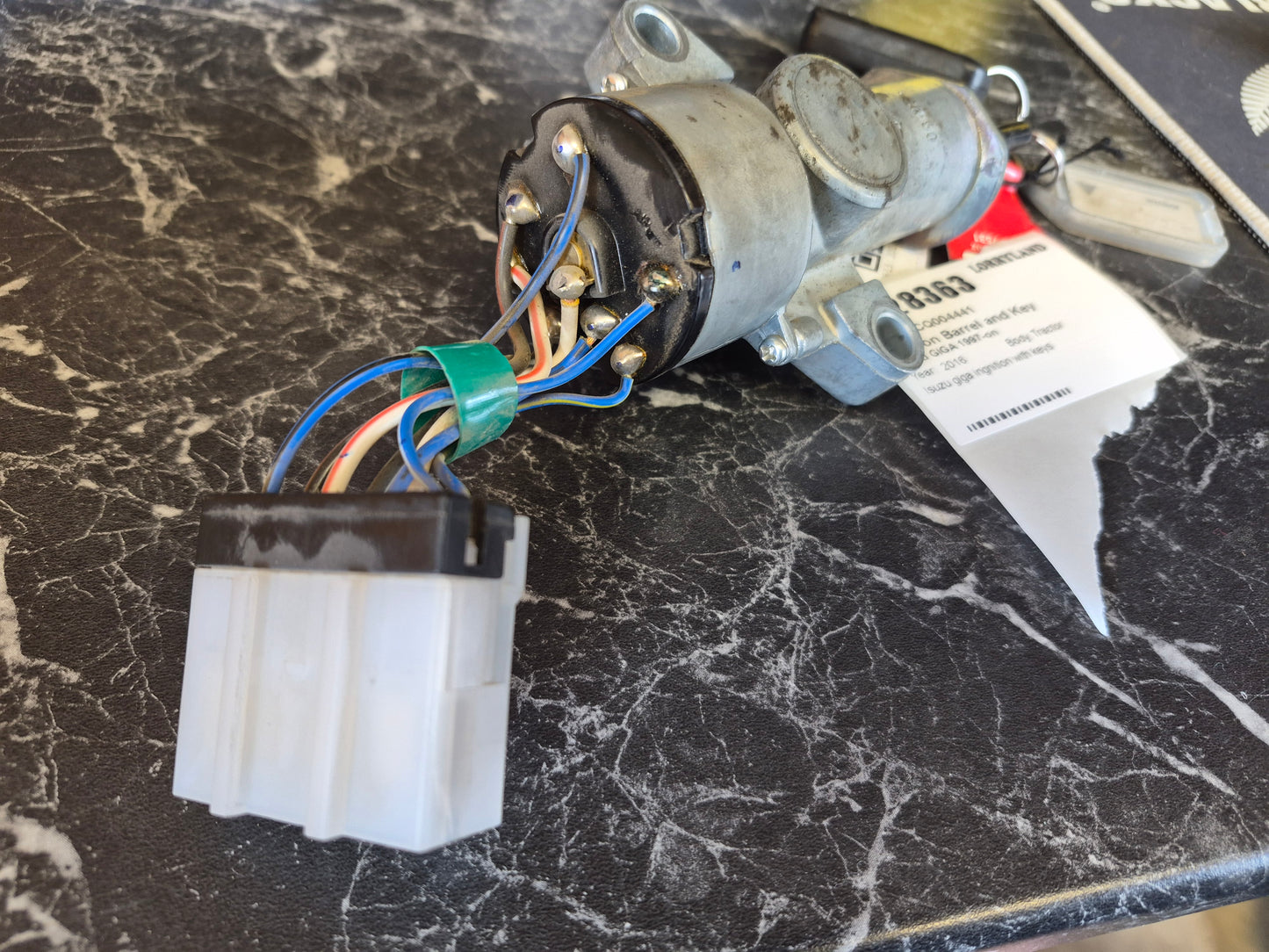 Isuzu Giga 1997-on CYZ400 - Ignition Barrel and Key