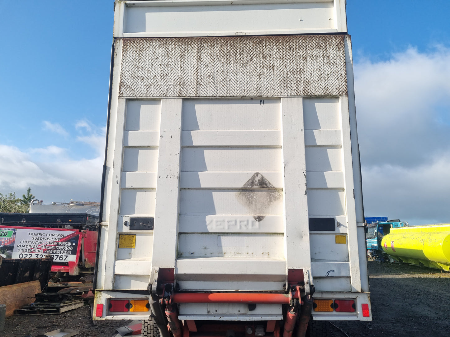 Mitsubishi Fuso Super Great FS FS430S1 - Tail Lifter PN: 4338 taillift fs430