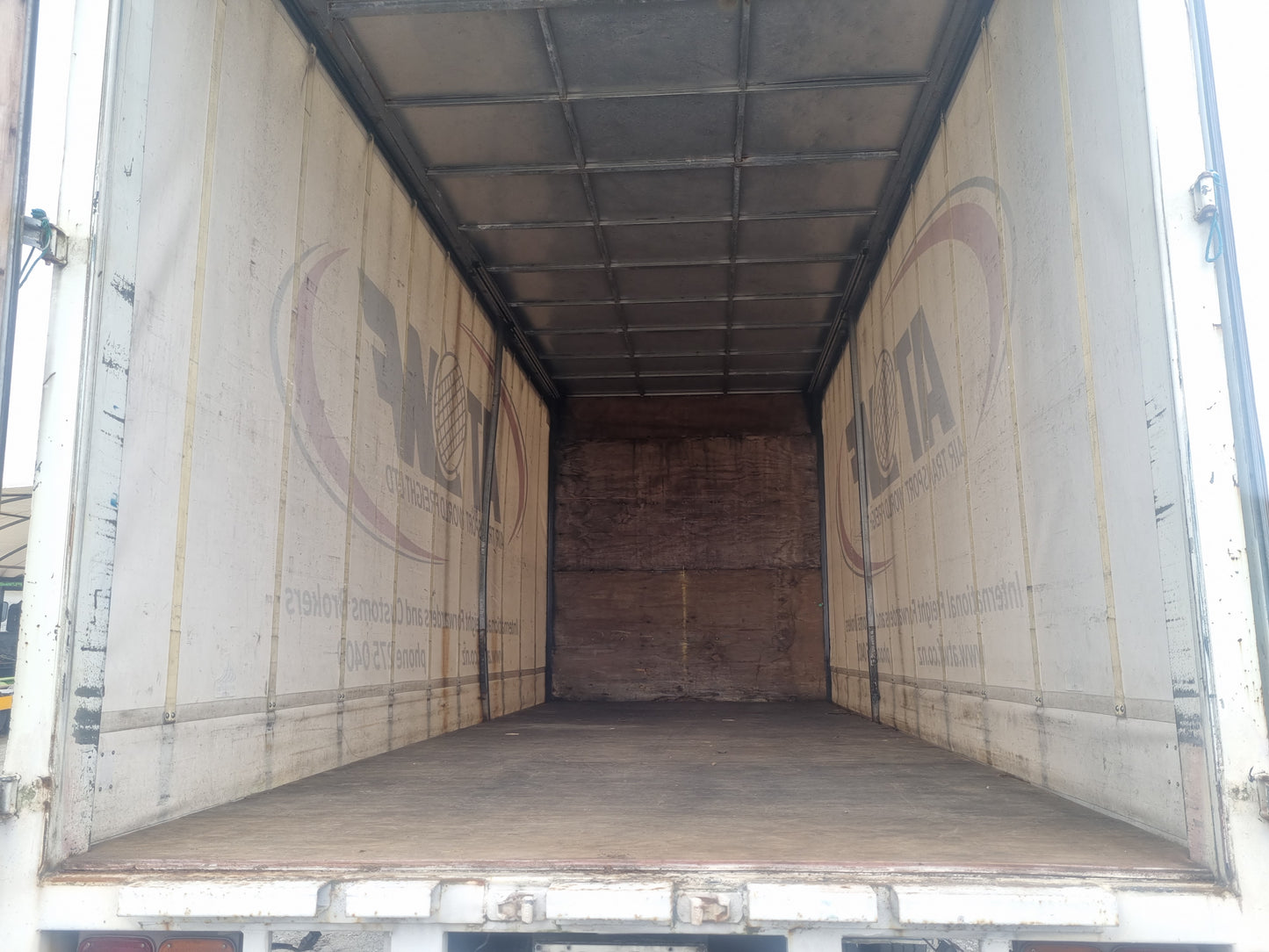 Mitsubishi Fuso FK FK617 1995-10/1997 FK617 - Box Body PN: curtain sider