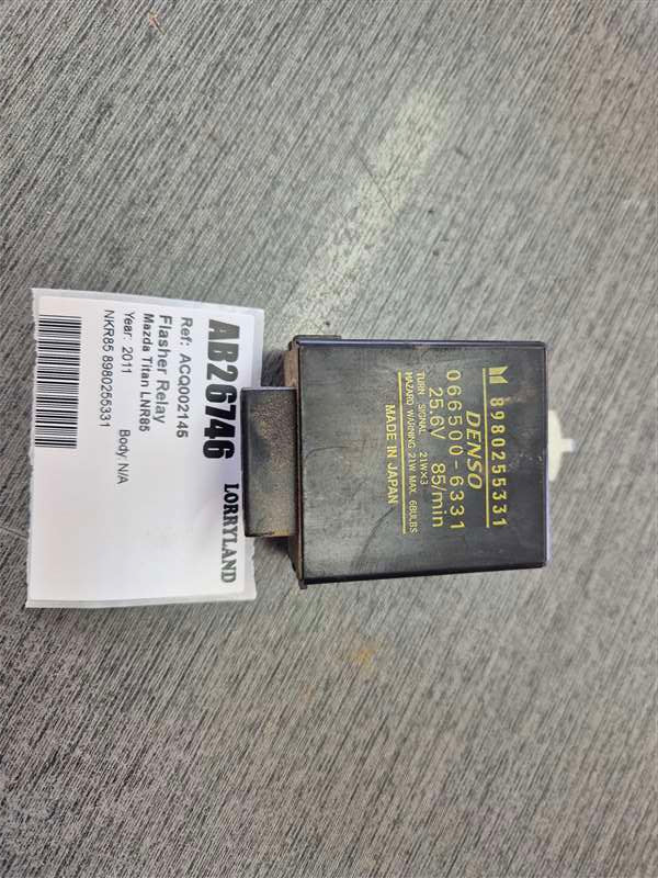 Mazda Titan LNR85 lkr85-7001587 - Flasher Relay