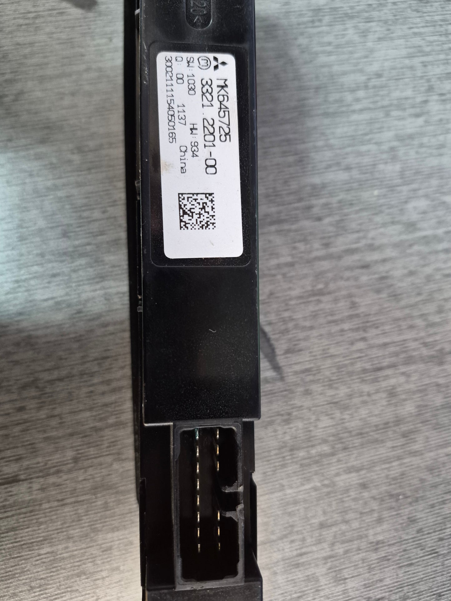 Mitsubishi Canter All Series FBA20 - Left Front Window Switch PN: MK645725