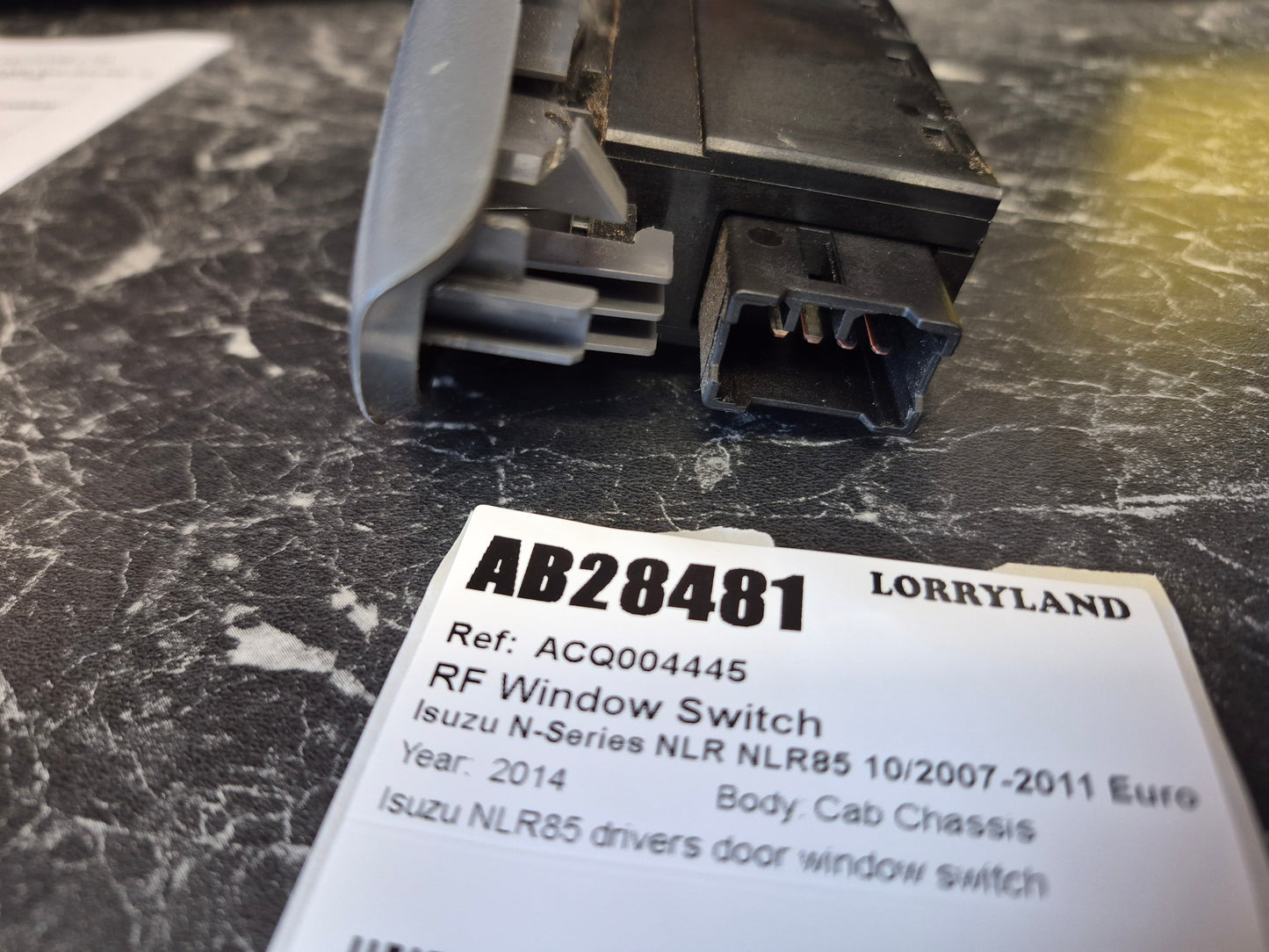 Isuzu N-Series NLR NLR85-7016677 - Right Front Window Switch