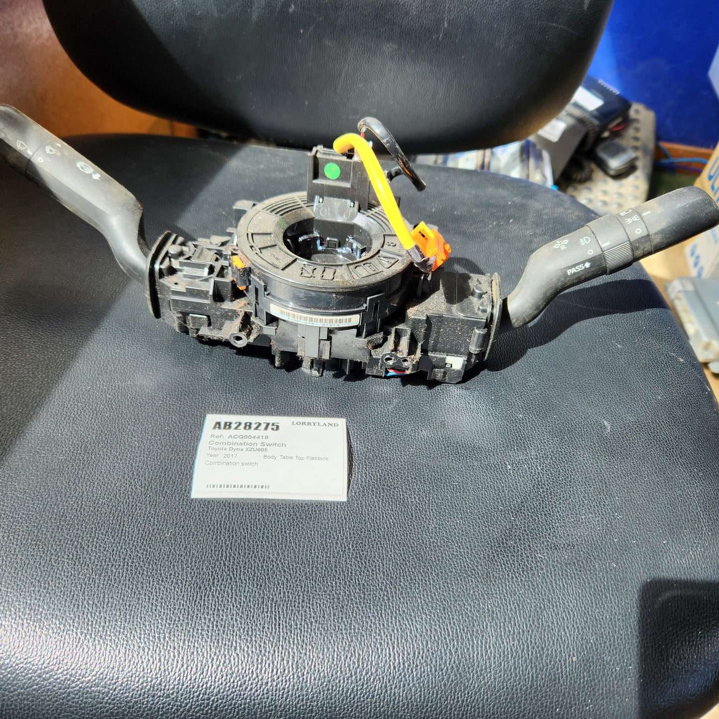 Toyota Dyna XZU605 XZU605-0017701 - Combination Switch