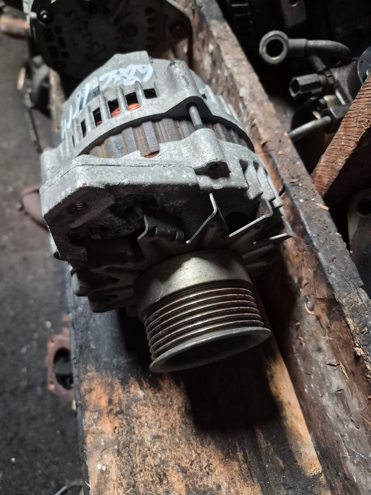 Isuzu N-Series NPR NPR85 - Alternator
