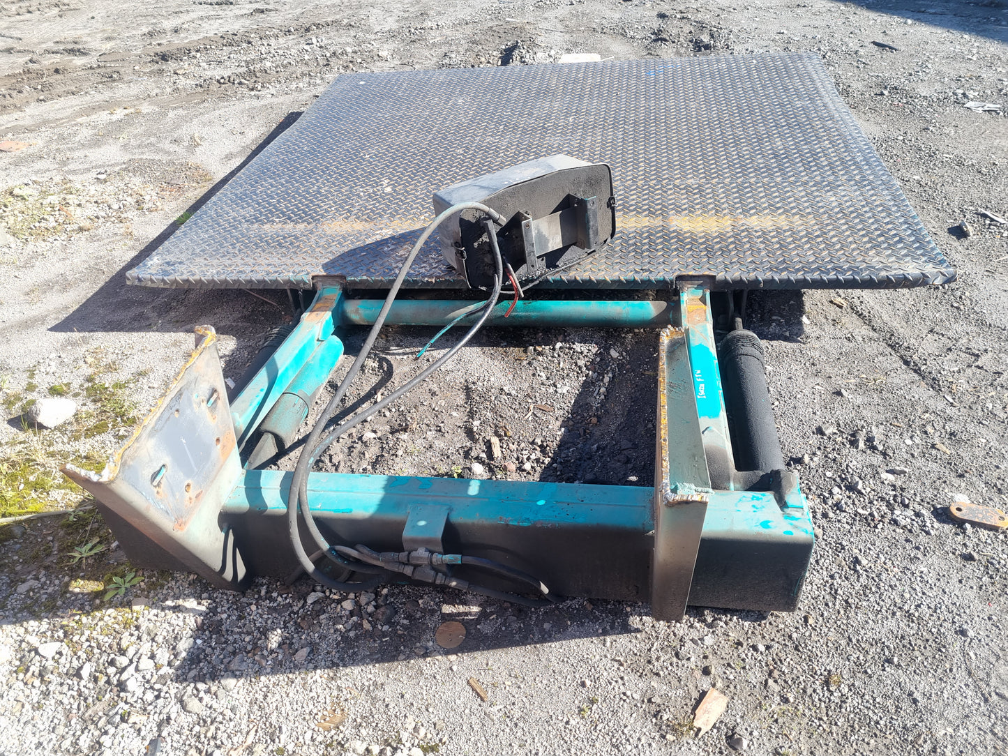 Isuzu F-Series FTR FTR750 - Tail Lifter PN: tail lifter