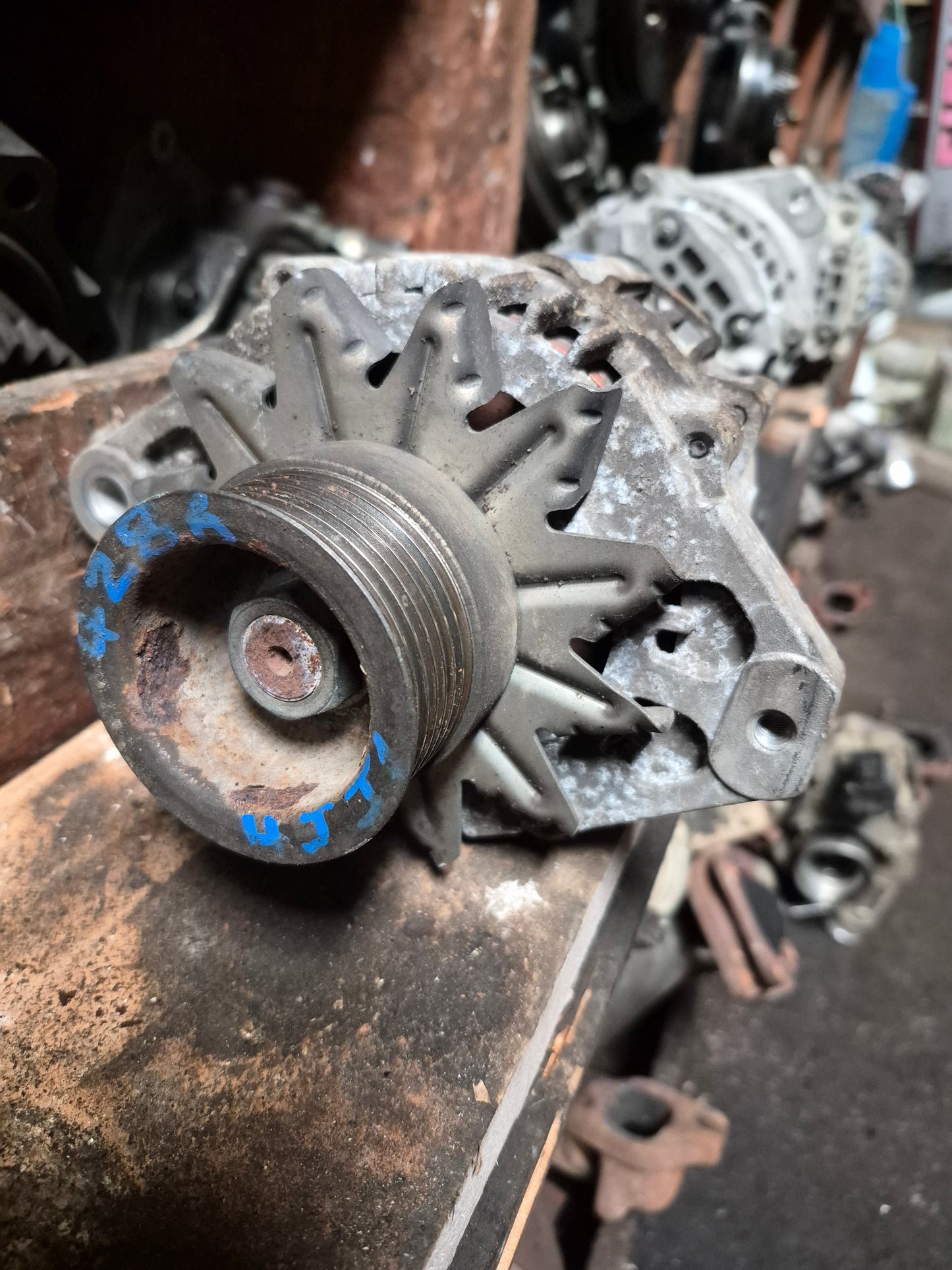 Isuzu N-Series NMR MNR85 - Alternator