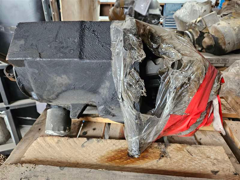 Sterling LT Series LT9500 vin - Front Diff Head PN: 2964