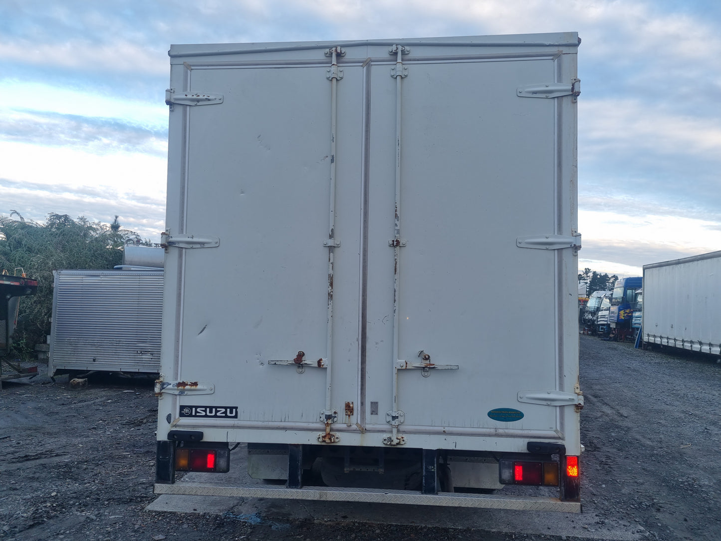 Isuzu N-Series NPR NPR75 - Box Body PN: box body