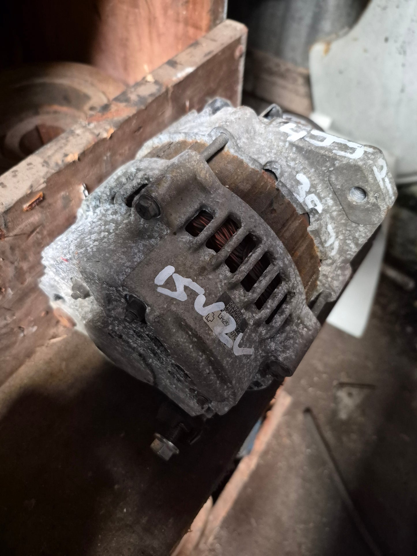 Mazda Titan LNR85 lkr85-7001587 - Alternator