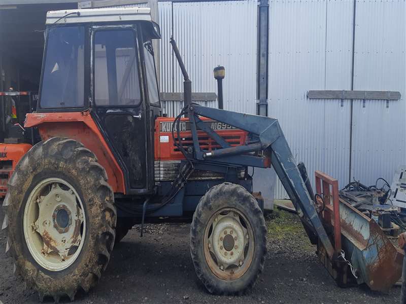 Kubota Tractor M6950