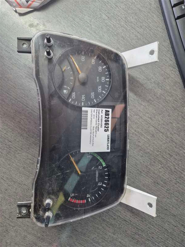 Mitsubishi Canter FEA 2011-on FEA50-522743 - Instrument Cluster