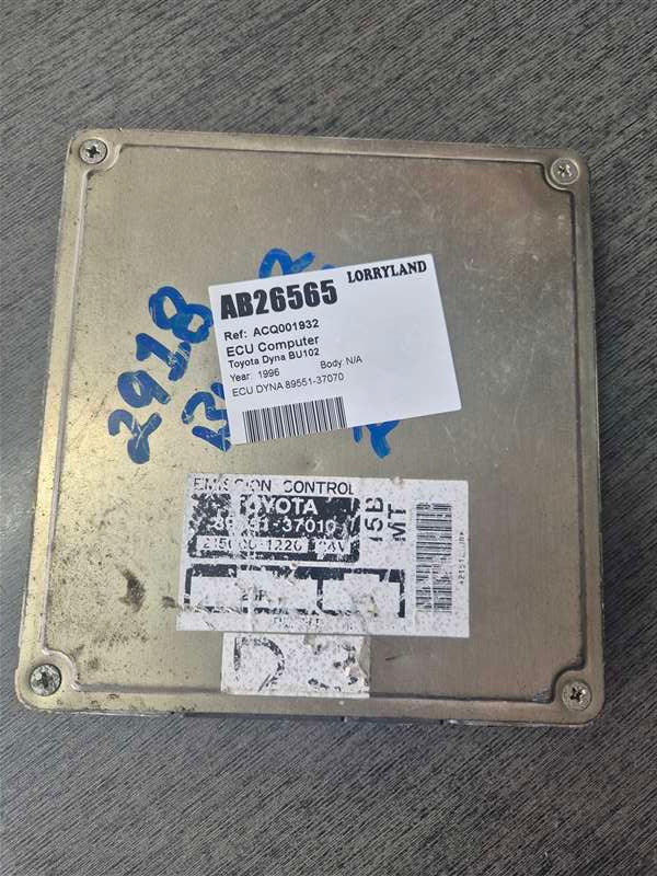 Toyota Dyna BU102 bu102-0105595 - ECU