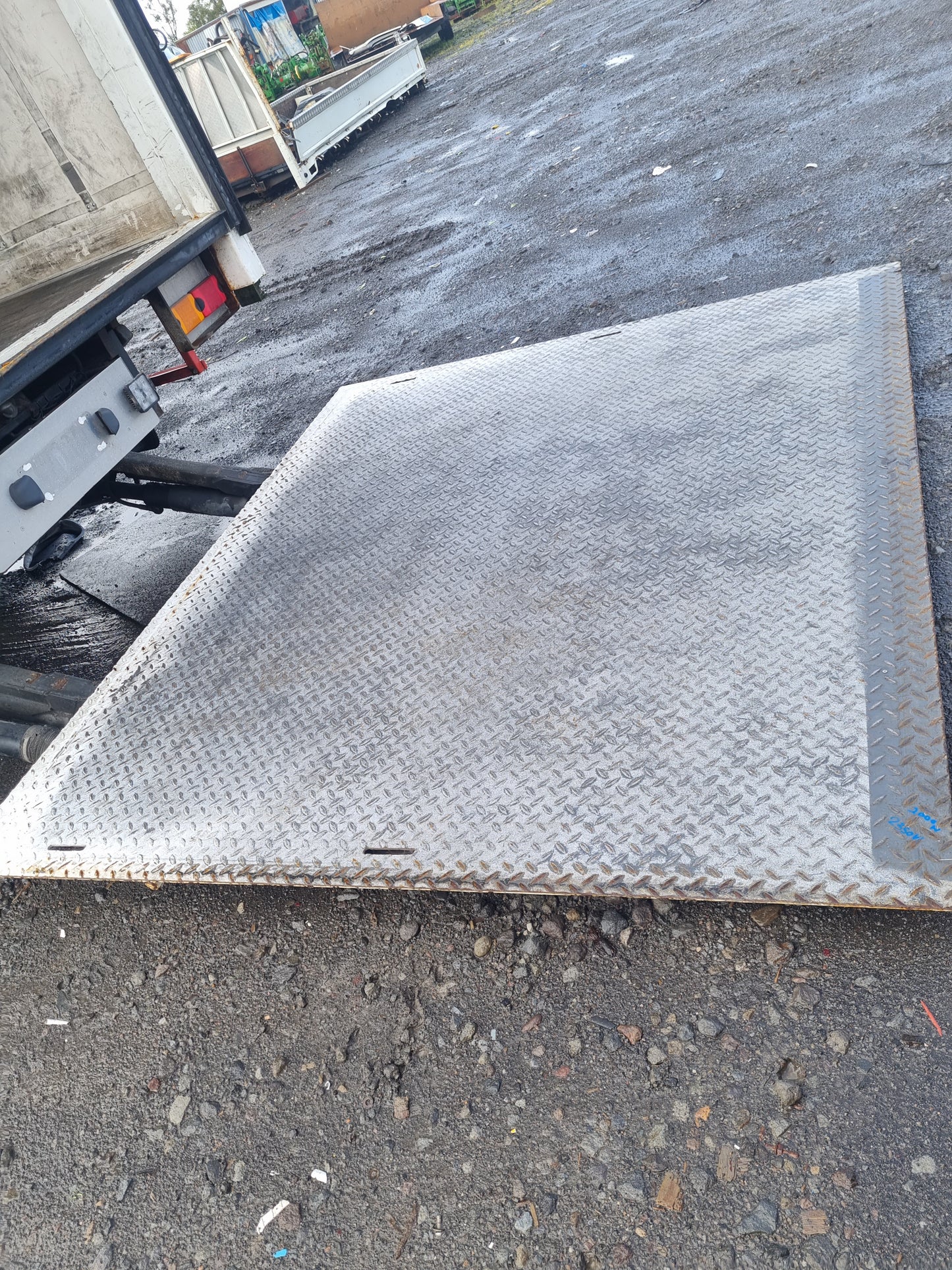 Nissan Condor MK MK235 - Tail Lifter