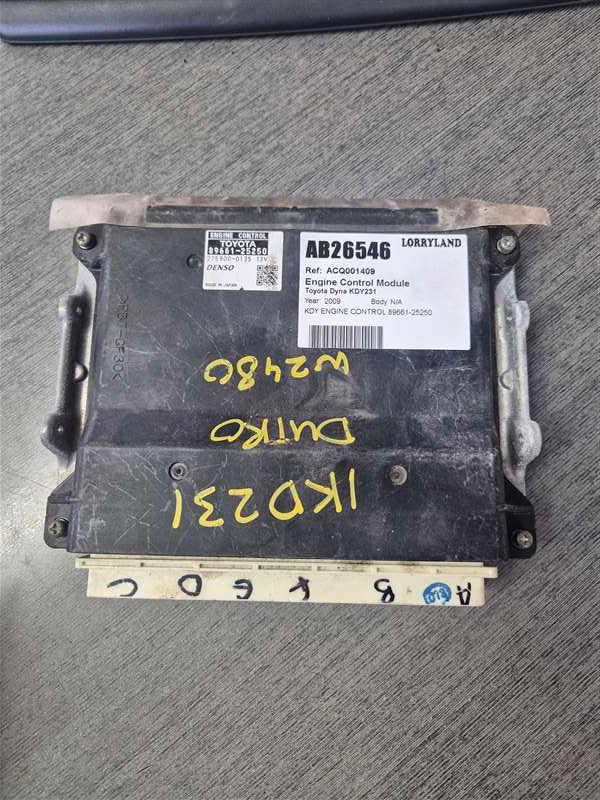 Toyota Dyna KDY231 " " - Engine Control Module