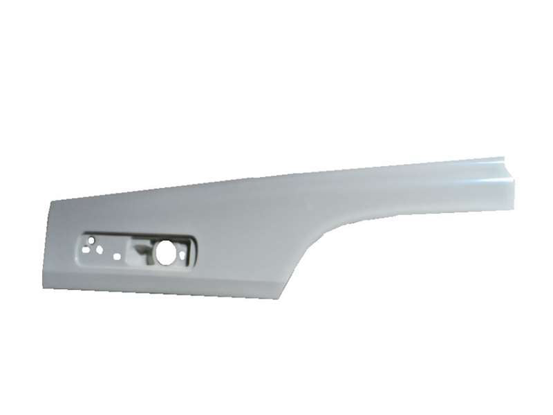 Isuzu GIGA 1997-on - RH Door Garnish Lower PN: IZ0925R