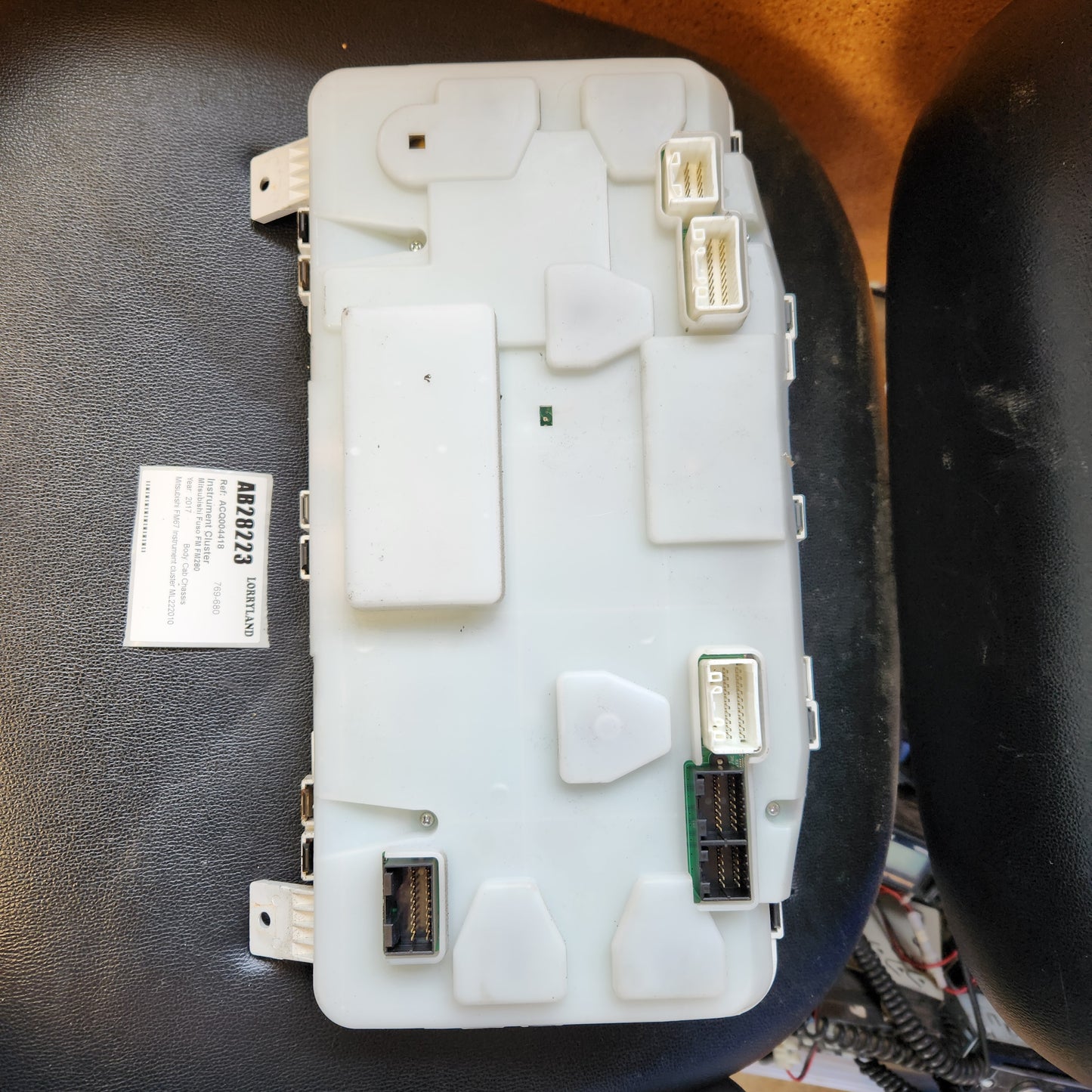 Mitsubishi Fuso Fighter FM FM67FM2RFAM6X2 - Instrument Cluster PN: 769-680