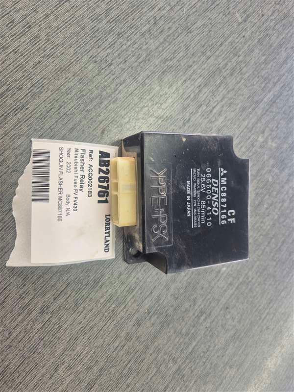 Mitsubishi Fuso Super Great FV fv51 - Flasher Relay