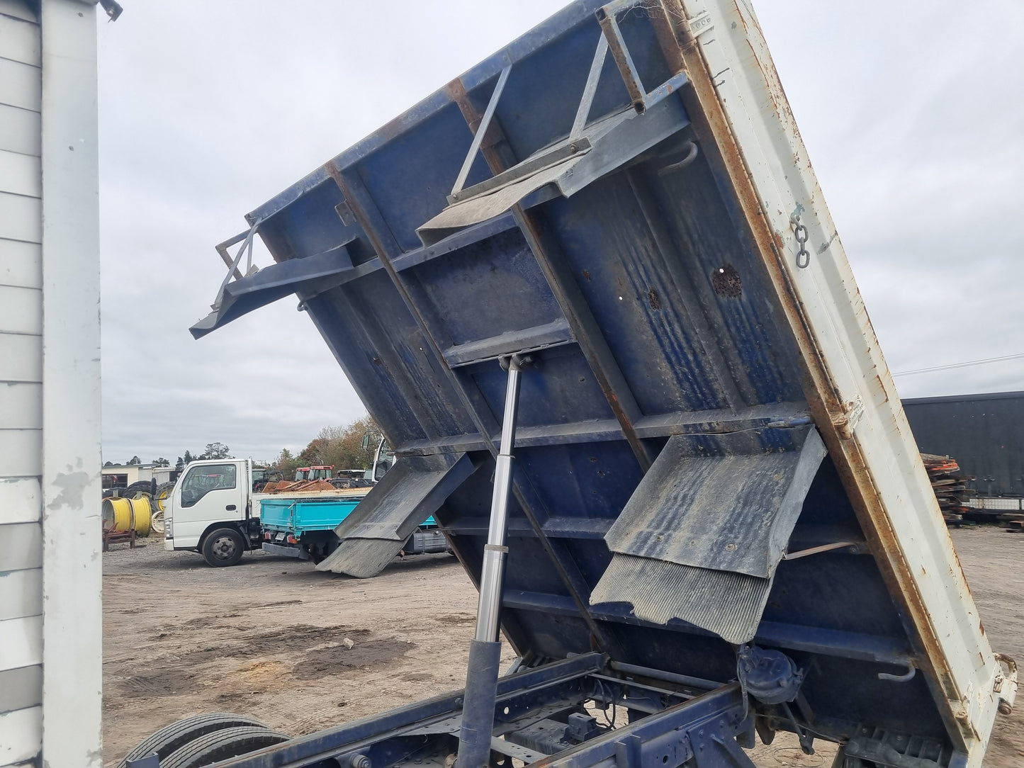 Isuzu N-Series 1994-2005 NPR81L-7002552 - Tipping Deck PN: tipper 2545 w x 2020 w