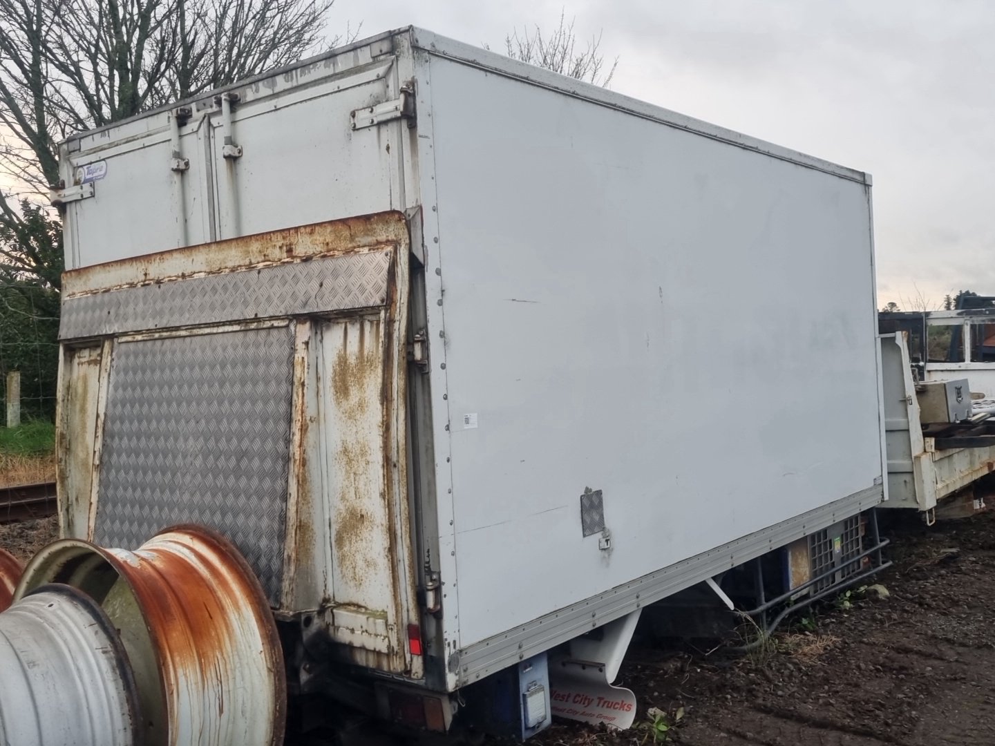 1995 Isuzu Elf NPR66L- chiller box 4360 mm long PN: