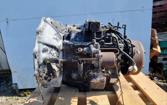 1992 Hino Blue Ribbon HT ht2mma-40421- Trans/Gearbox PN: 3033