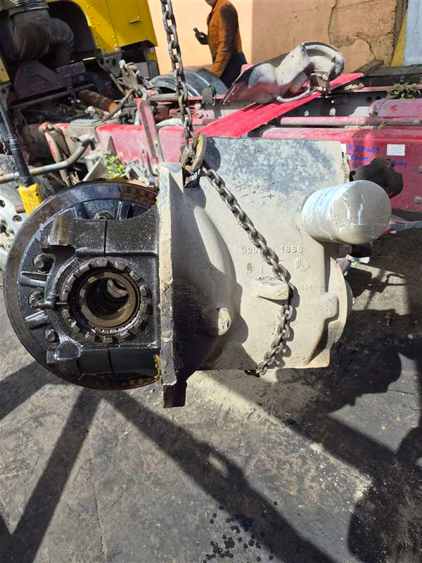 Freightliner Argosy All ARGOSY 8X4 - Front Diff Head  PN: with power divider (MERITOR)