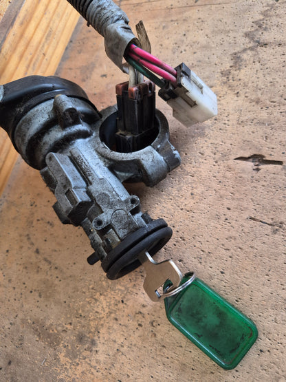 Mitsubishi Fuso Super Great FV FV54 - Ignition Barrel and Key