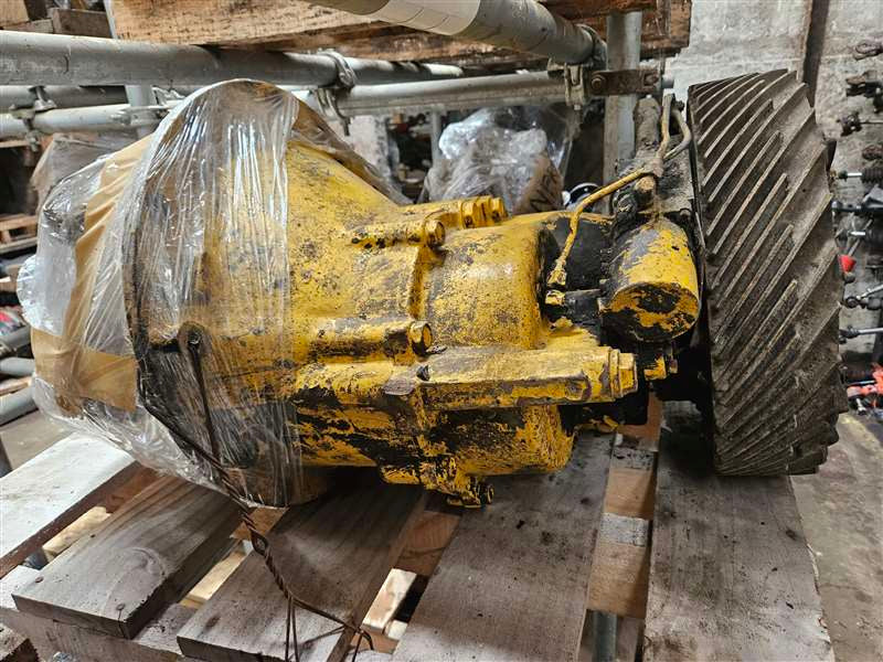 Isuzu F-Series FRR frr34 - Front Diff Head  PN: 3083