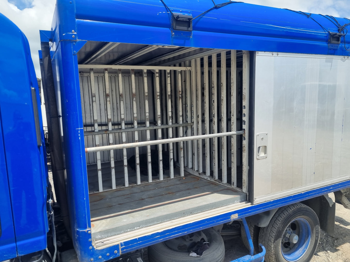 Nissan Atlas All Series ALR85 - Bottle Body PN: bottle body