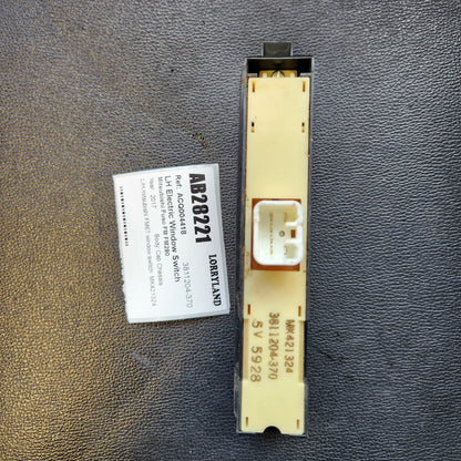 Mitsubishi Fuso Fighter FM FM67FM2RFAM6X2 - LH Electric Window Switch PN: 3811204-370