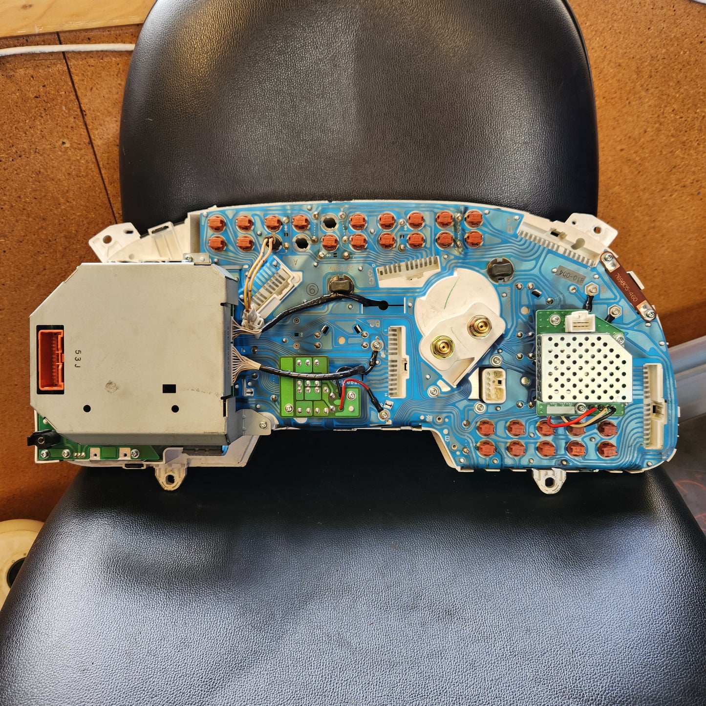Isuzu Giga 1997-on CYJ400 - Instrument Cluster PN: Instrument cluster