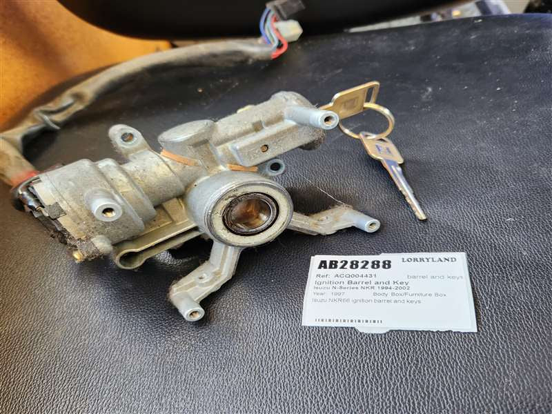 Isuzu N-Series NKR NKR66E7477978 - Ignition Barrel and Key PN: barrel and keys