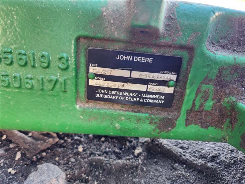 2014 John Deere Tractor 6105M 1L06105MAEG803395