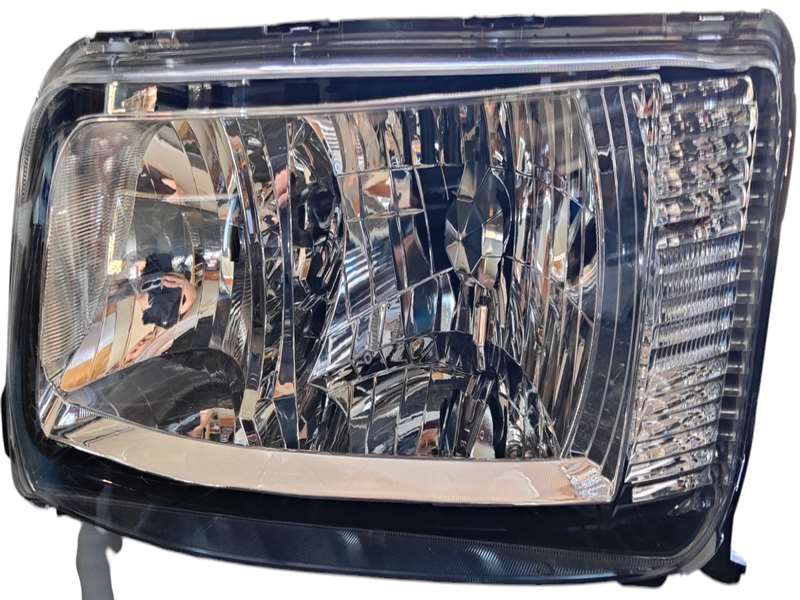 2008 Mitsubishi Fuso Fighter All Series - Left Headlight PN: MB0762L