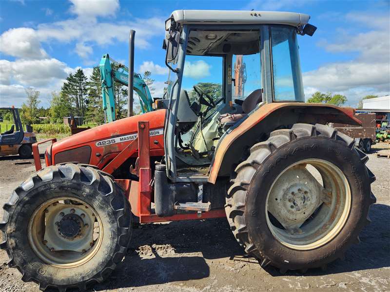 1999 Massey Ferguson Tractor 4235