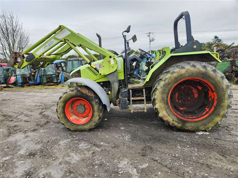 CLAAS Tractor AXOS 330