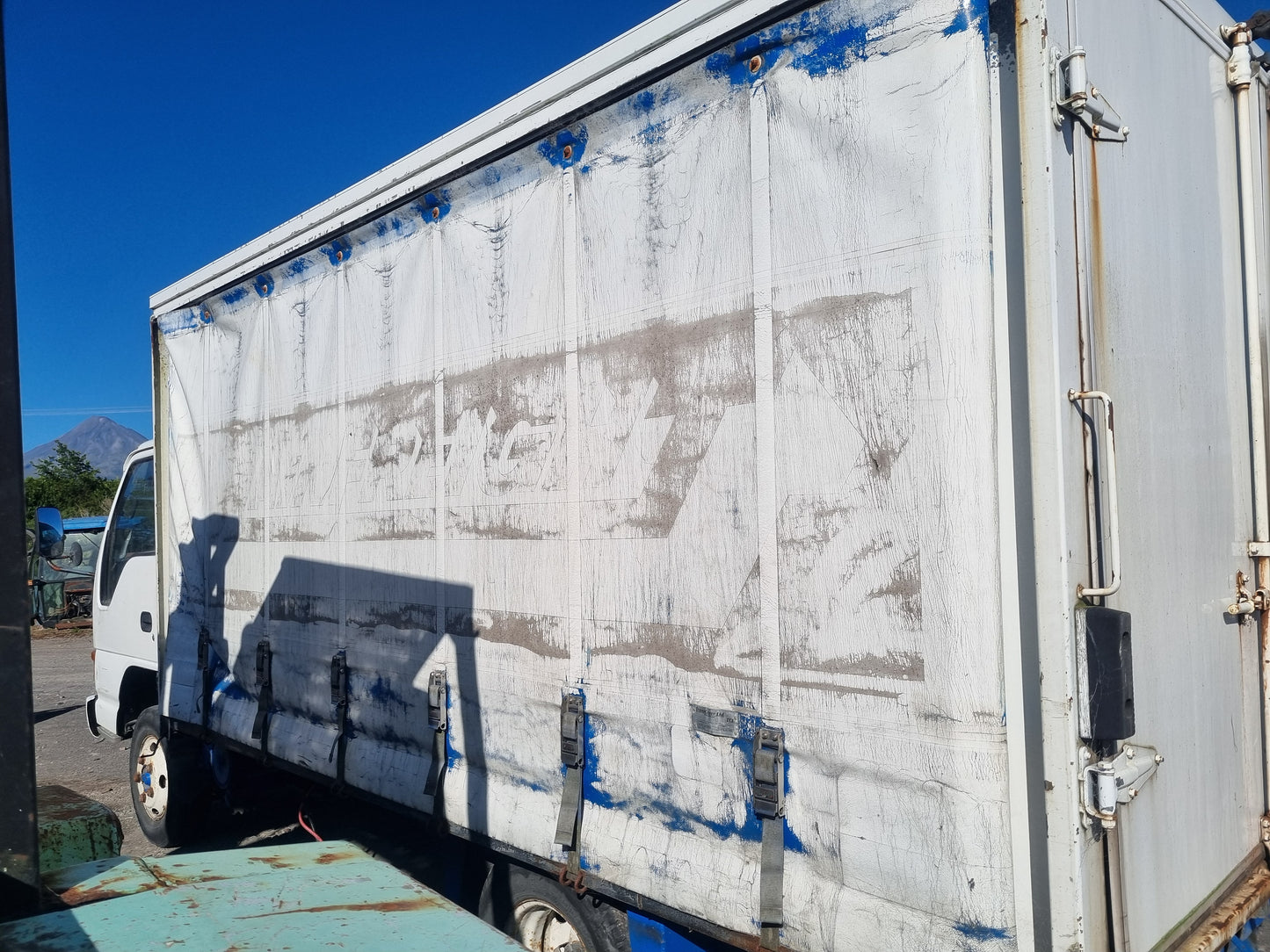 Isuzu N-Series NPR NPR66L - Box Body PN: curtainsider