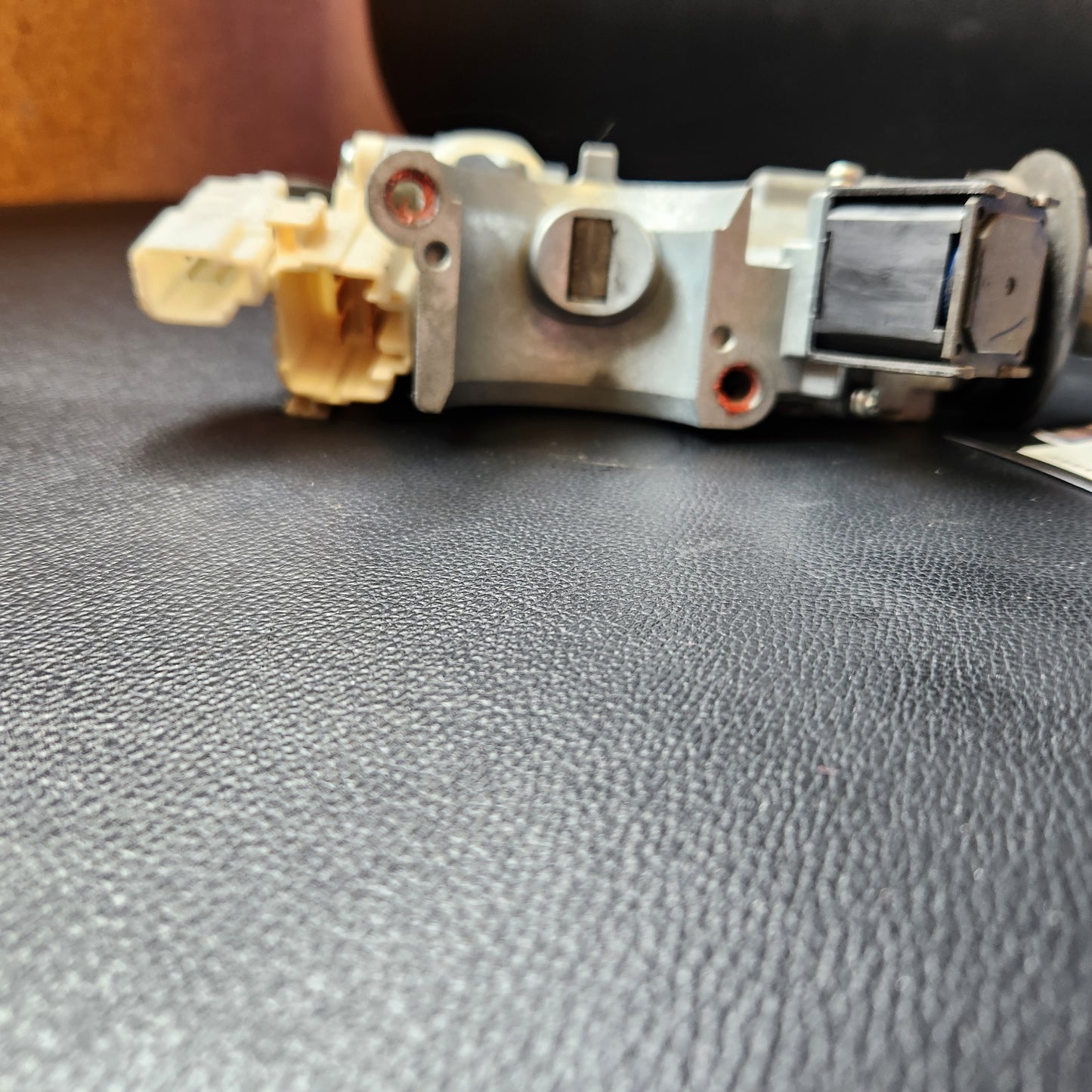 Toyota Dyna XZU605 XZU605-0017701 - Ignition Barrel and Key PN: ignition barrel with key
