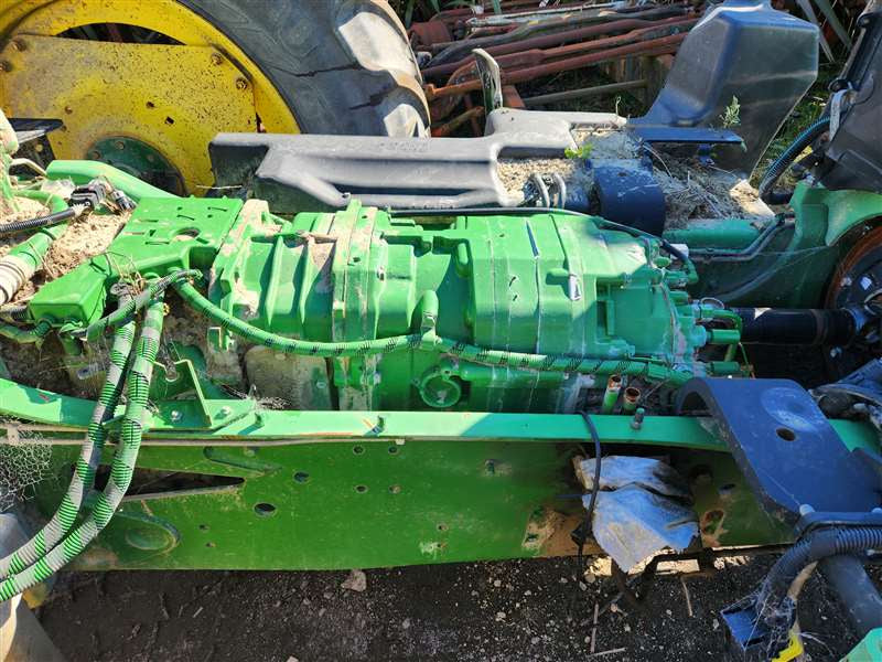 2014 John Deere Tractor 6105M 1L06105MAEG803395
