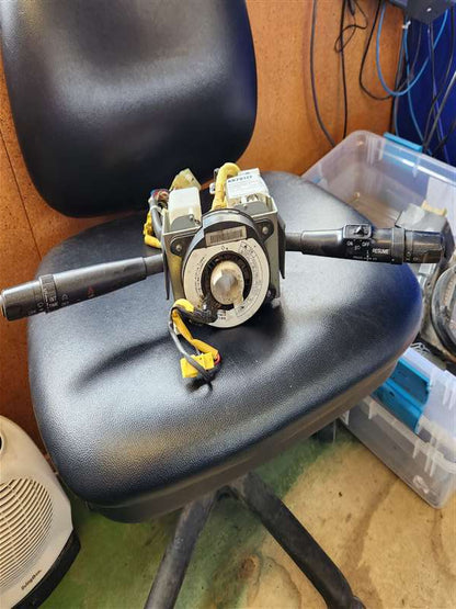 Isuzu Giga 1997-on CYJ400 - Combination Switch Lights PN: CYJ 400 Combination