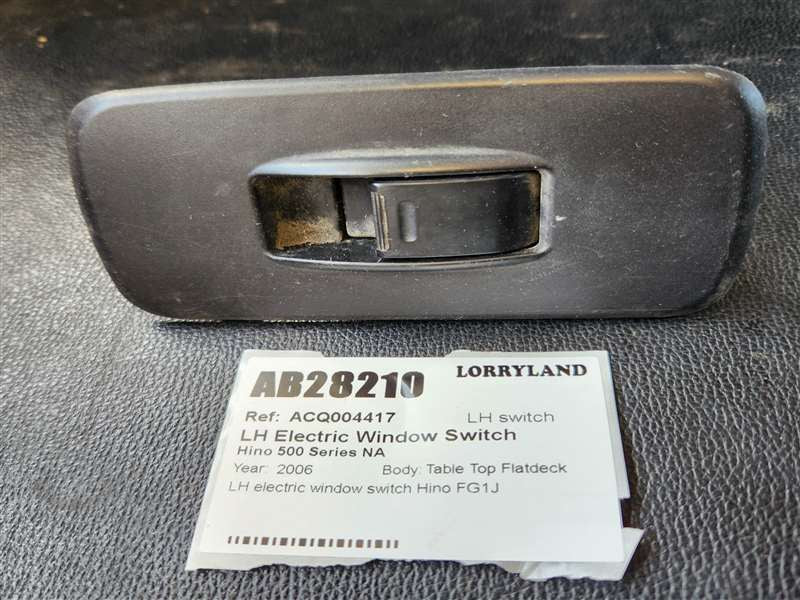 Hino 500 Series X15334 - LH Electric Window Switch PN: LH switch