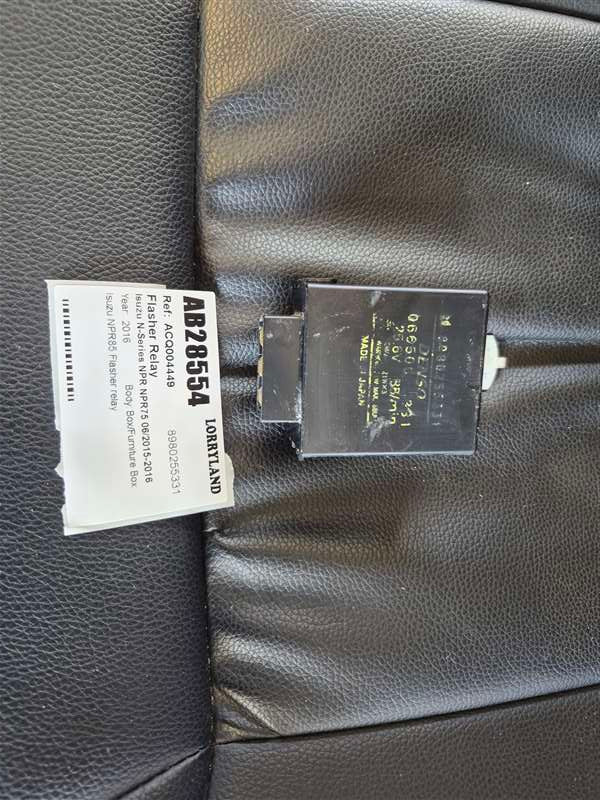 Isuzu N-Series NPR NPR85 - Flasher Relay PN: 8980255331
