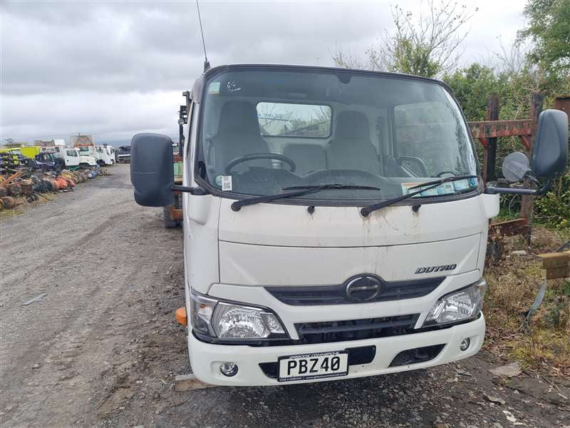 2016 Hino Dutro XZU605R Euro 5 616 IFS Short 2011- XZU605-00150015094