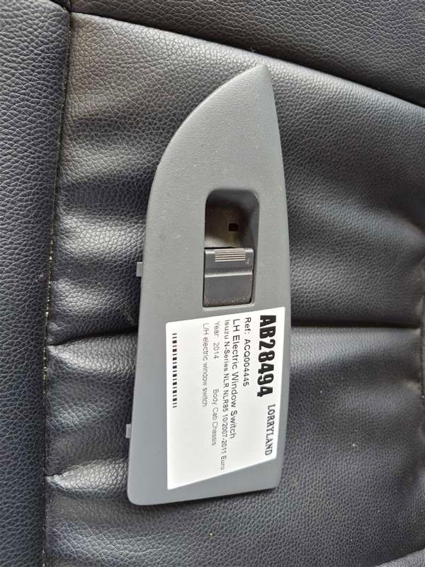 Isuzu N-Series NLR NLR85-7016677 - LH Electric Window Switch