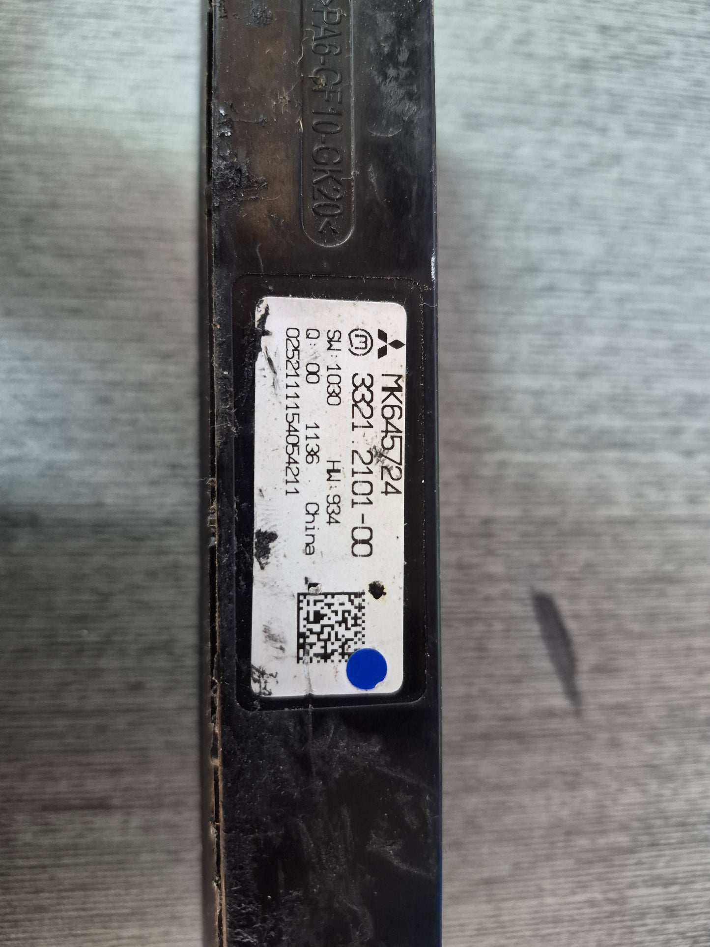 Mitsubishi Canter All Series FBA20 - Right Front Window Switch PN: MK645724