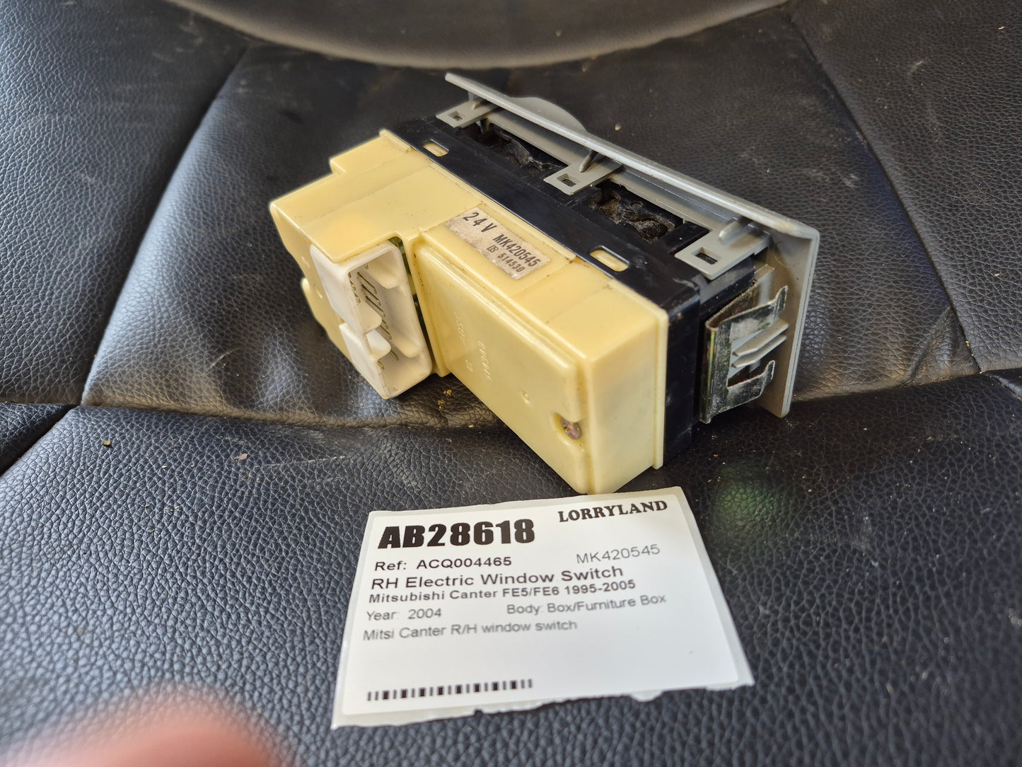 Mitsubishi Canter FE5/FE6 1995-2005 FE635 - RH Electric Window Switch PN: MK420545